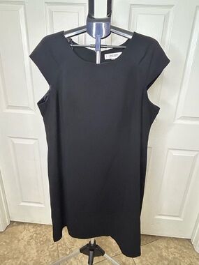 Jones Studio Black Cap-Sleeve Midi Dress